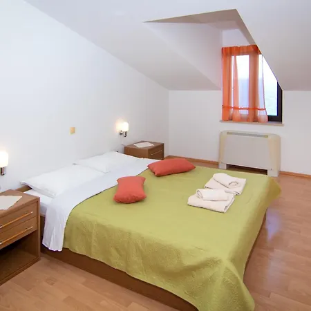 Apartments Grzin Mošćenička Draga Rum bild
