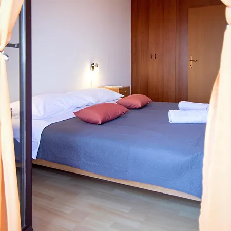 Apartments Grzin Mošćenička Draga Rum bild