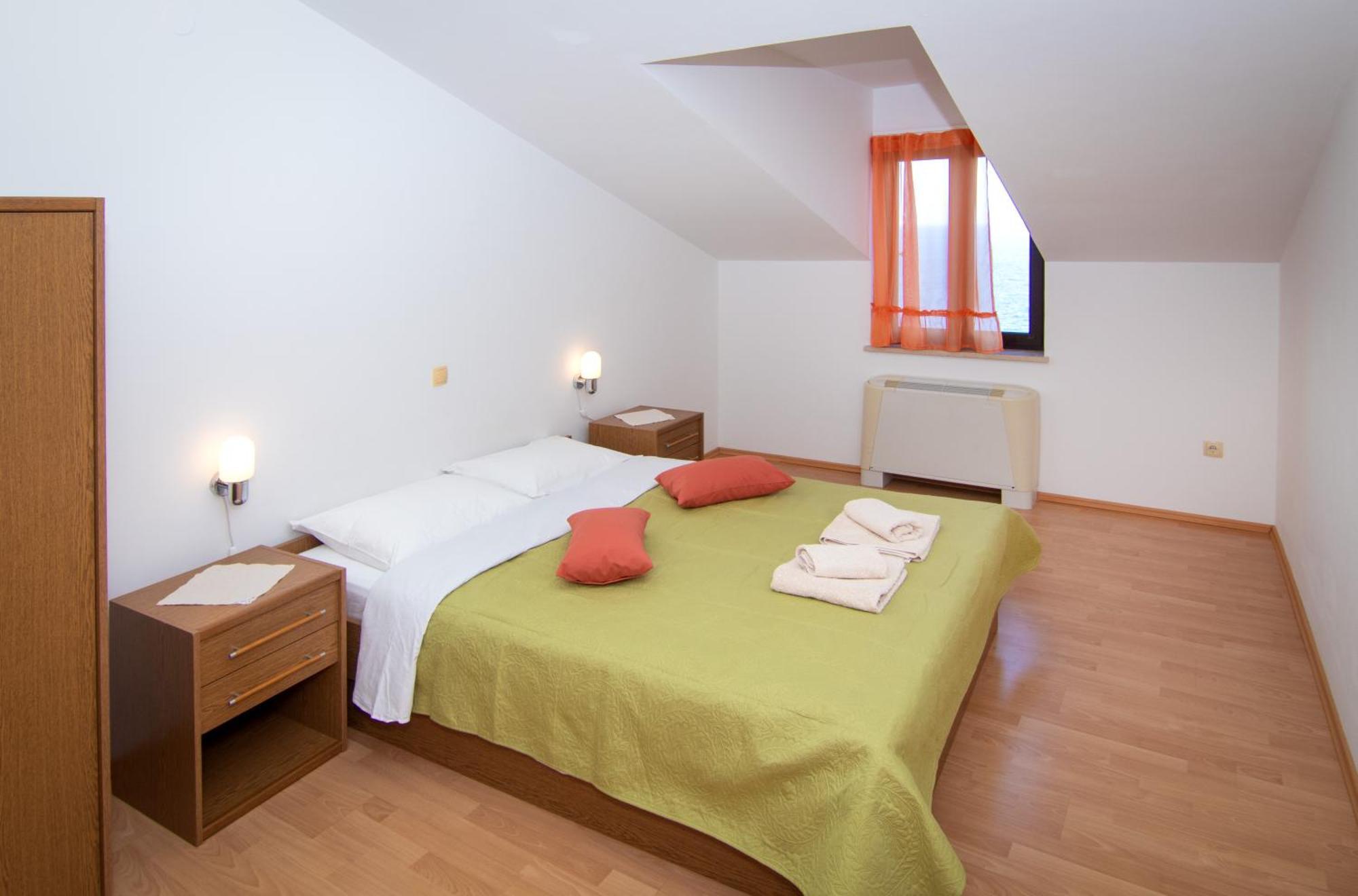 Grzin Apartment *
